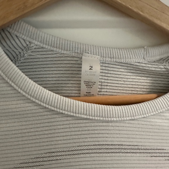 Lululemon Swifty Shirt size 2 - Picture 2 of 2
